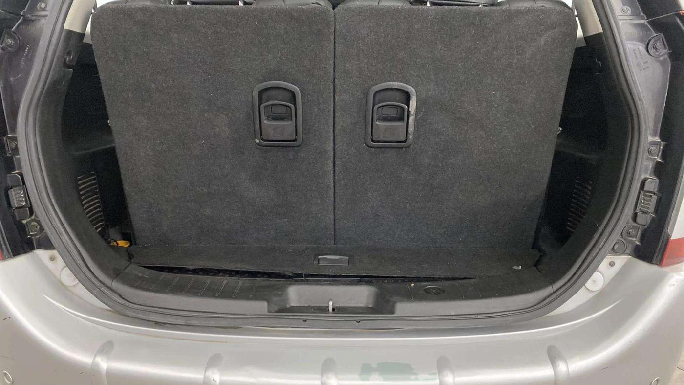 2020 Mahindra XUV500 W7, Diesel, Manual, 57,903 km, Boot Inside
