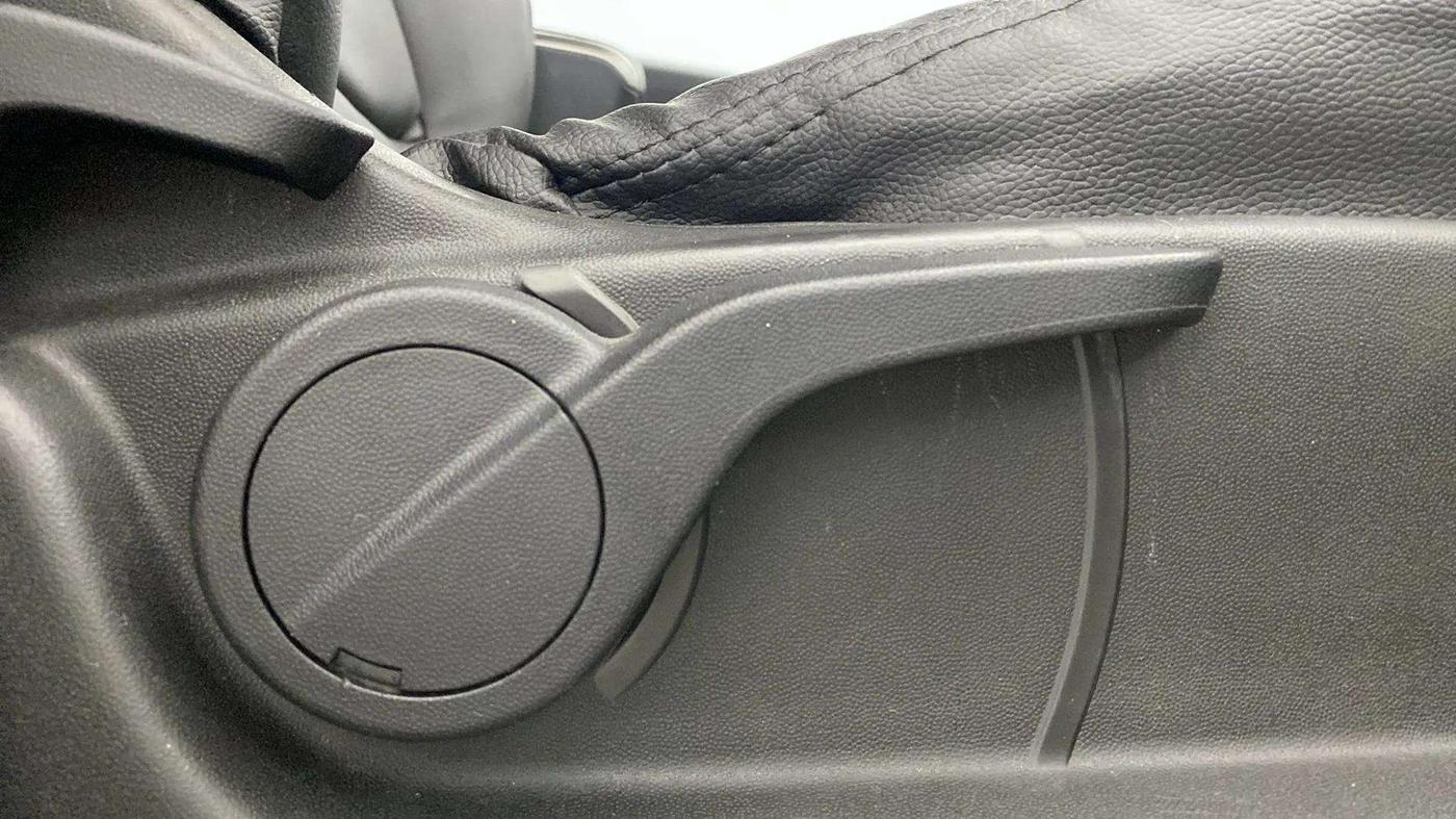 2020 Mahindra XUV500 W7, Diesel, Manual, 57,903 km, Driver Side Adjustment Panel
