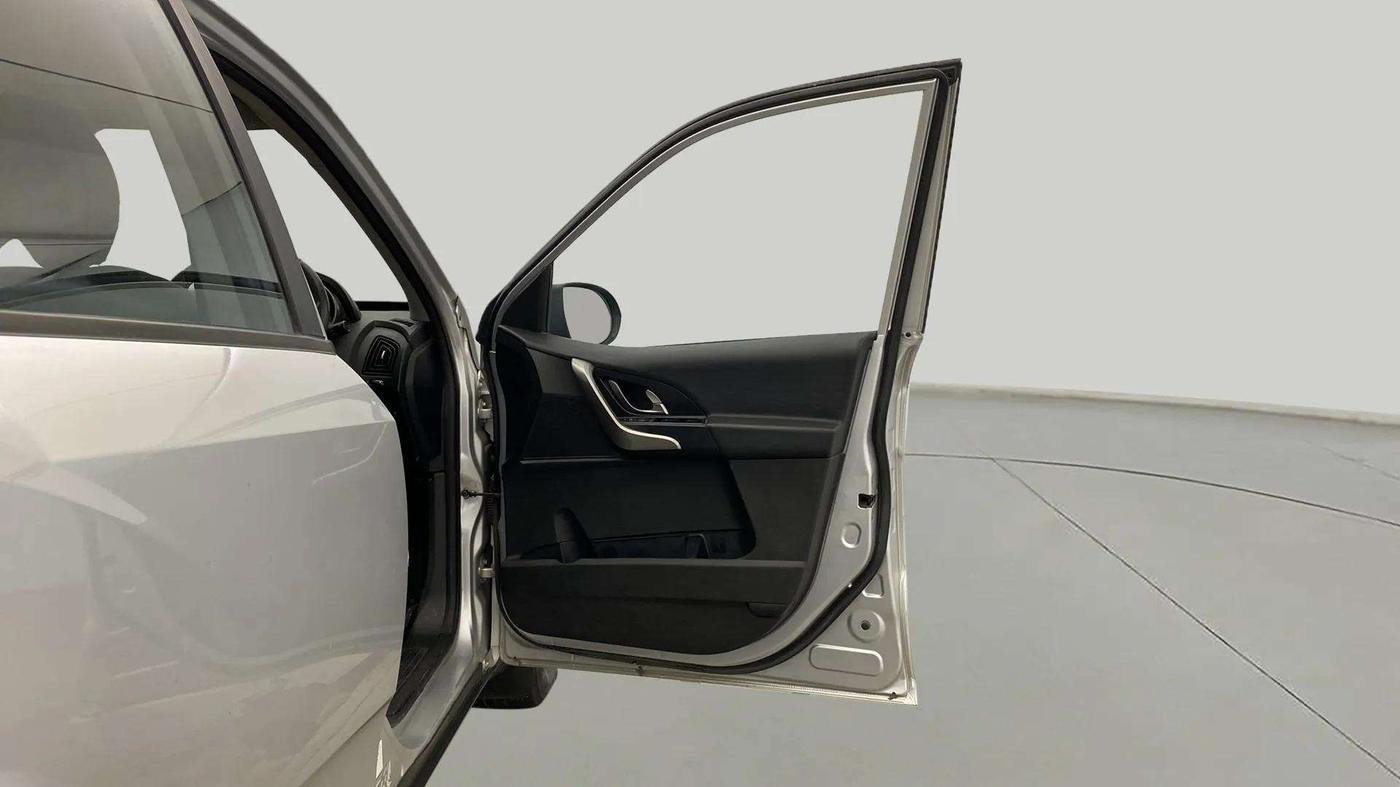 2020 Mahindra XUV500 W7, Diesel, Manual, 57,903 km, RHS Front Door