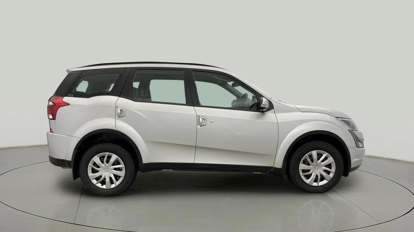 2020 Mahindra XUV500 W7, Diesel, Manual, 57,903 km, Right Side View