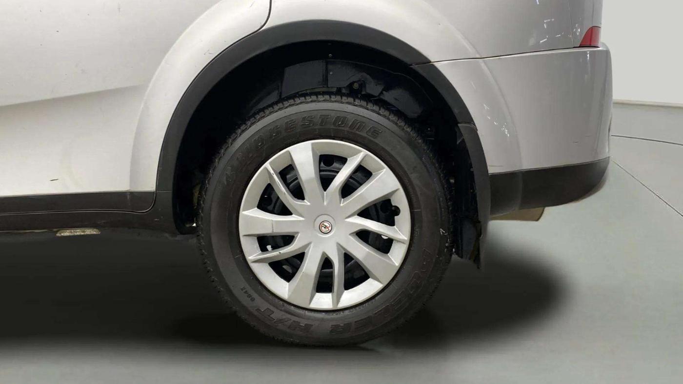 2020 Mahindra XUV500 W7, Diesel, Manual, 57,903 km, Left Rear Wheel