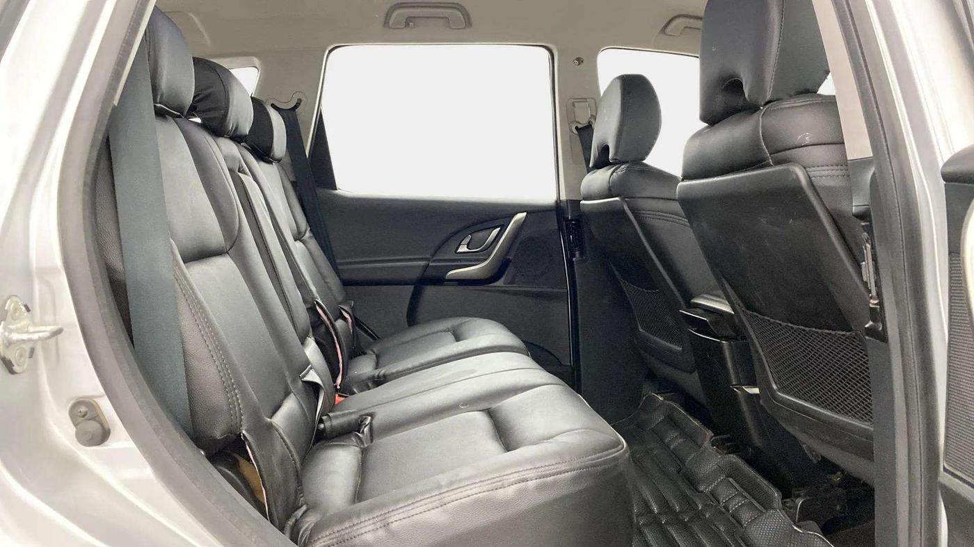 2020 Mahindra XUV500 W7, Diesel, Manual, 57,903 km, Right Side Rear Door Cabin