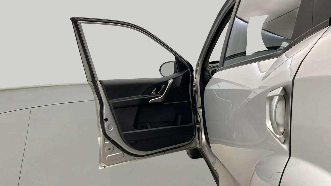 2020 Mahindra XUV500 W7, Diesel, Manual, 57,903 km, LHS Front Door