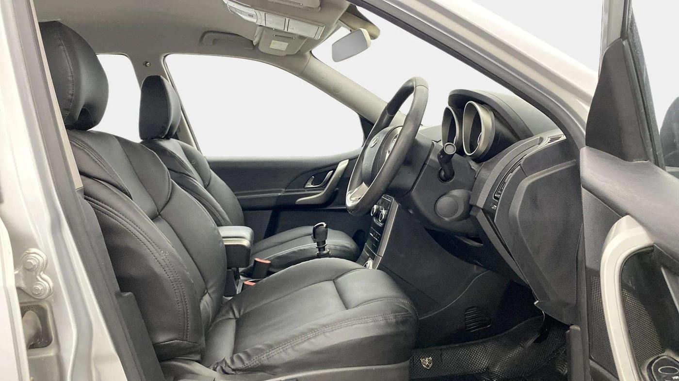 2020 Mahindra XUV500 W7, Diesel, Manual, 57,903 km, Right Side Front Door Cabin
