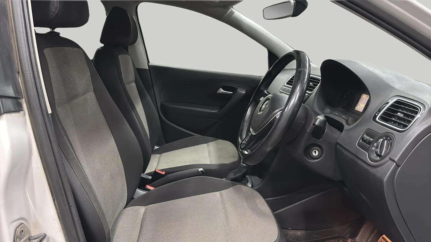 2017 Volkswagen Polo GT TSI AT, Petrol, Automatic, 84,355 km, Right Side Front Door Cabin
