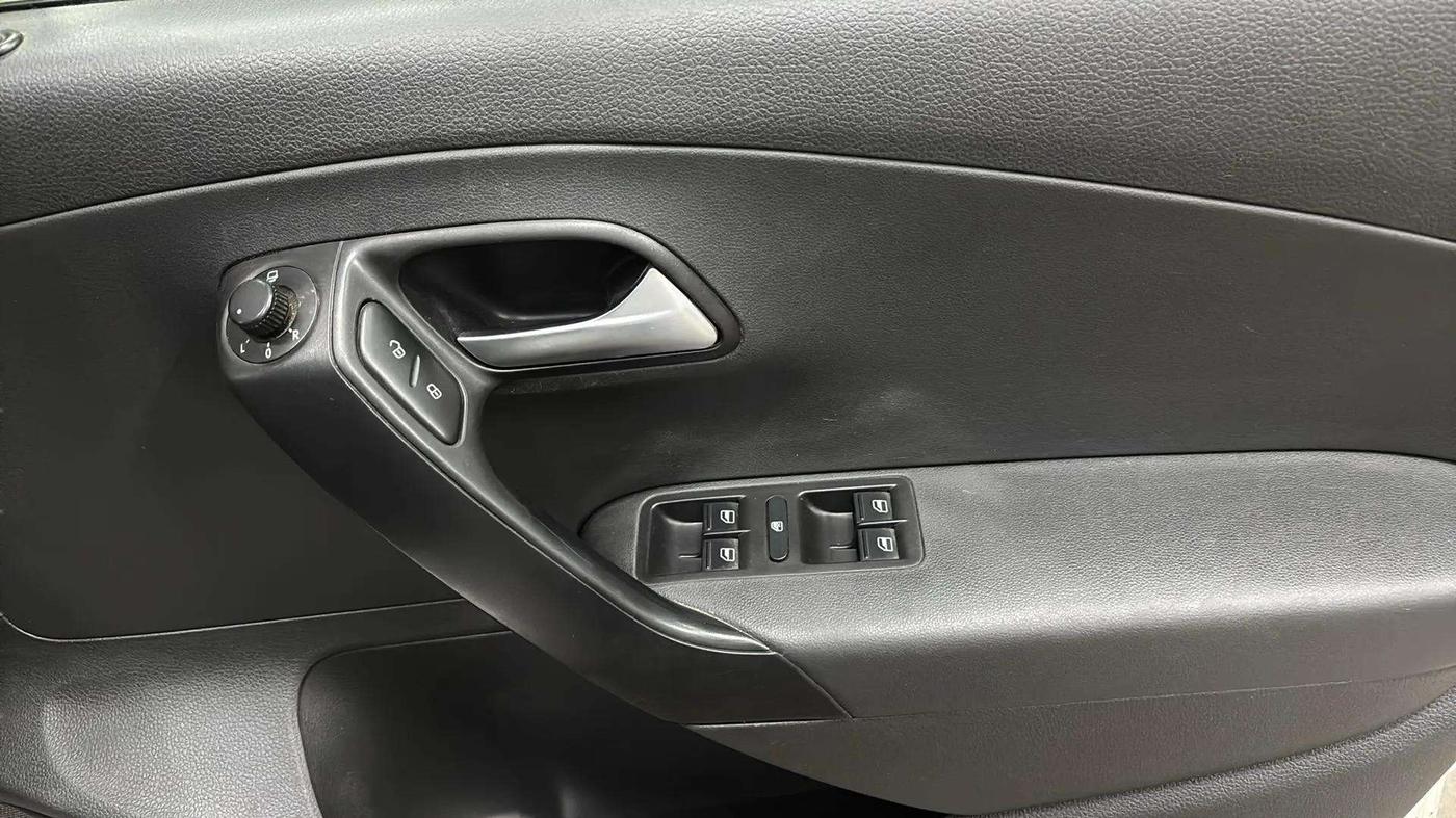2017 Volkswagen Polo GT TSI AT, Petrol, Automatic, 84,355 km, Driver Side Door Panels Control