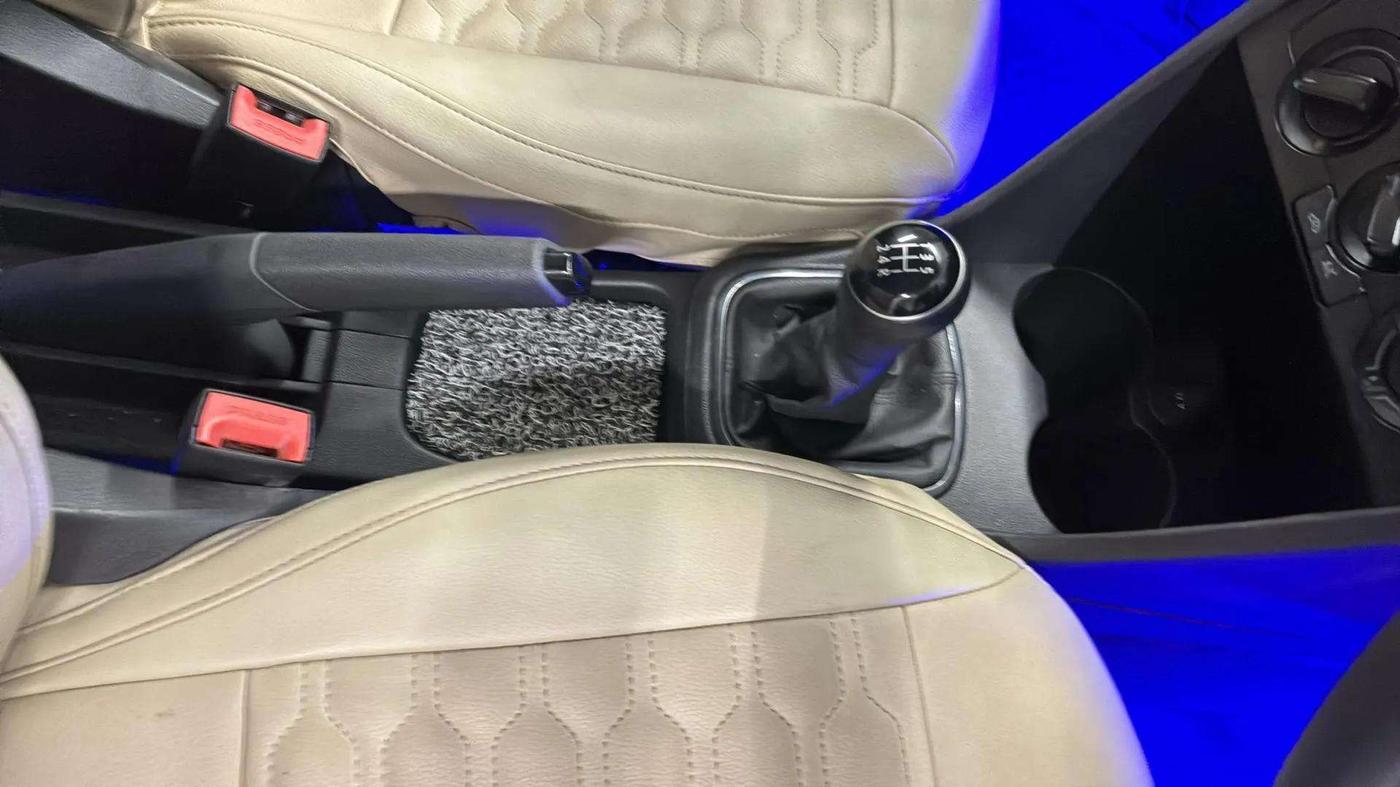 2019 Volkswagen Ameo COMFORTLINE 1.0L, Petrol, Manual, 36,382 km, Gear Lever