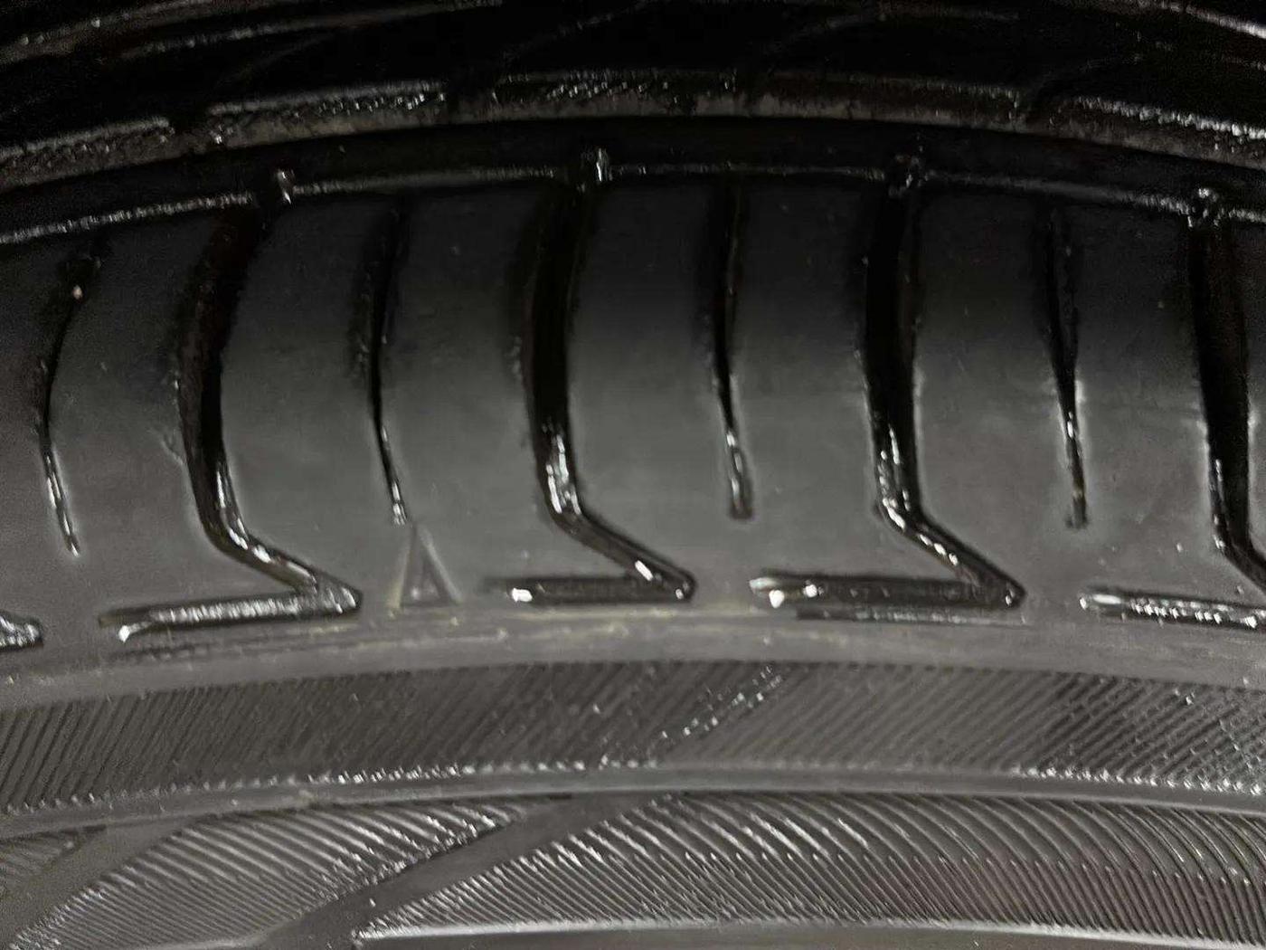 2019 Volkswagen Ameo COMFORTLINE 1.0L, Petrol, Manual, 36,382 km, Left Front Tyre Tread