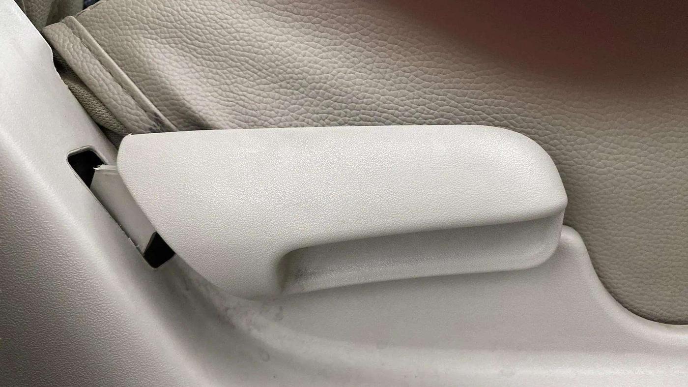 2018 Maruti Celerio VXI CNG, CNG, Manual, 60,812 km, Driver Side Adjustment Panel