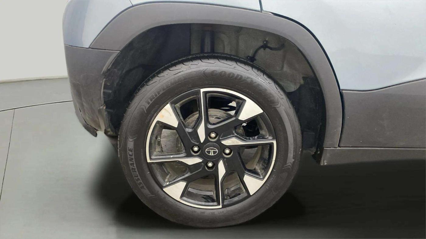 2024 Tata PUNCH ACCOMPLISHED DAZZLE SUNROOF CNG MT, CNG, Manual, 8,685 km, Right Rear Wheel