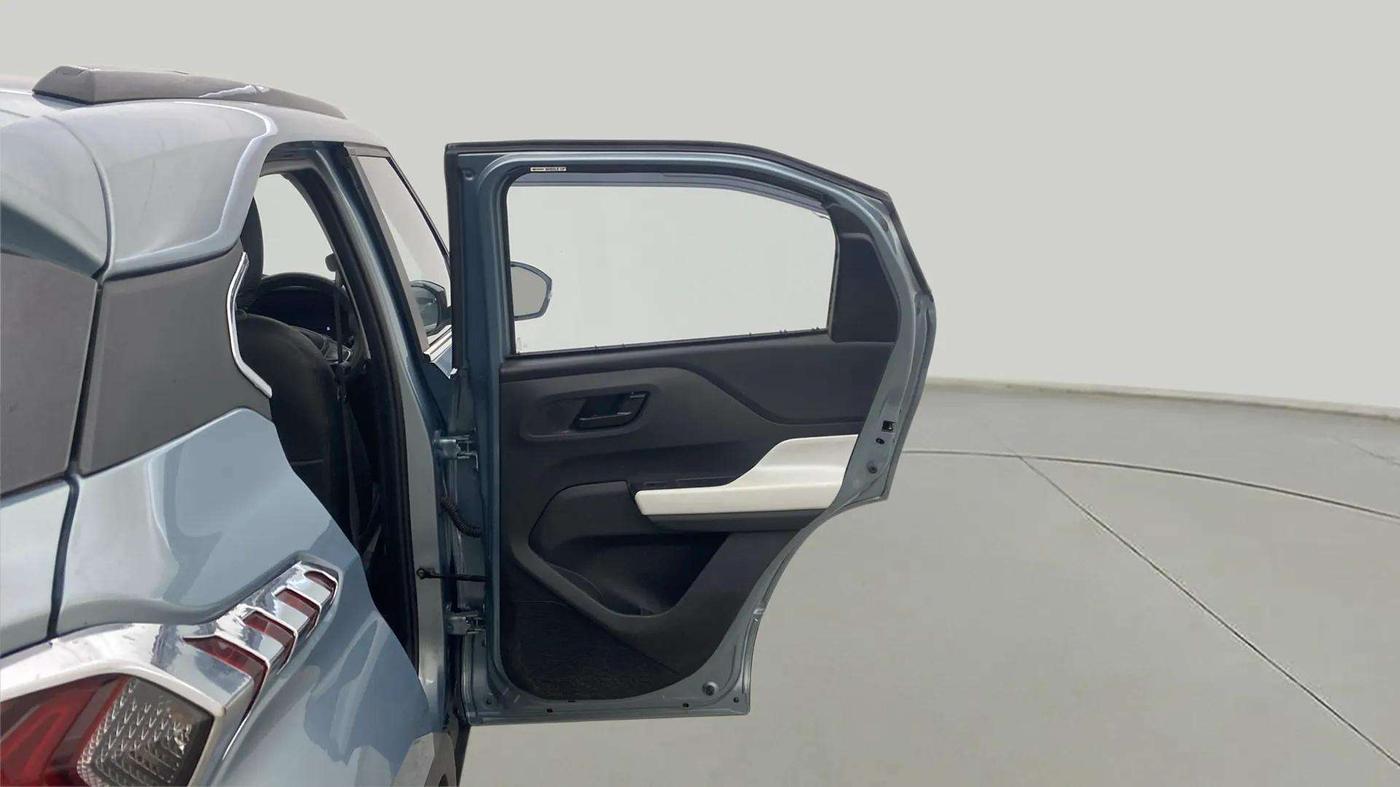 2024 Tata PUNCH ACCOMPLISHED DAZZLE SUNROOF CNG MT, CNG, Manual, 8,685 km, RHS Rear Door