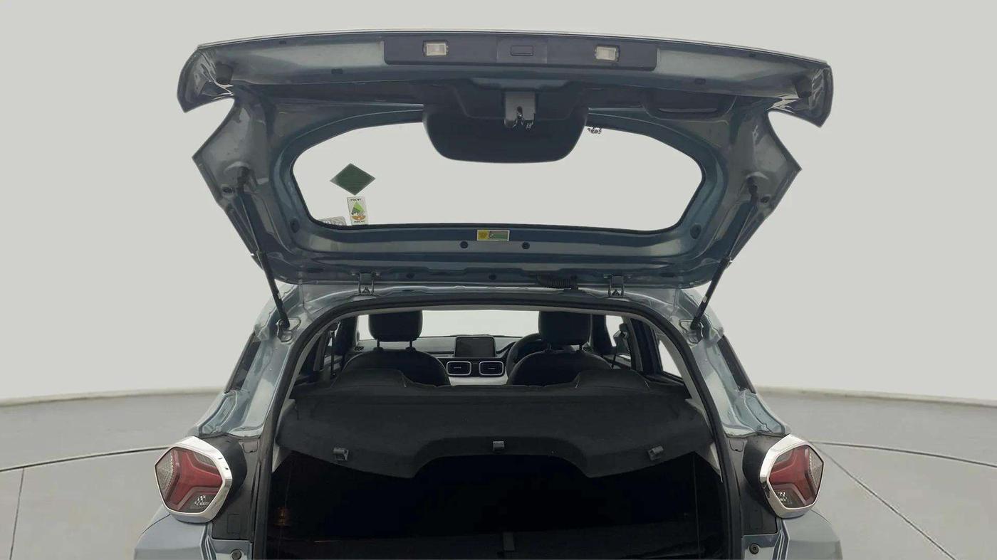 2024 Tata PUNCH ACCOMPLISHED DAZZLE SUNROOF CNG MT, CNG, Manual, 8,685 km, Boot Door Open