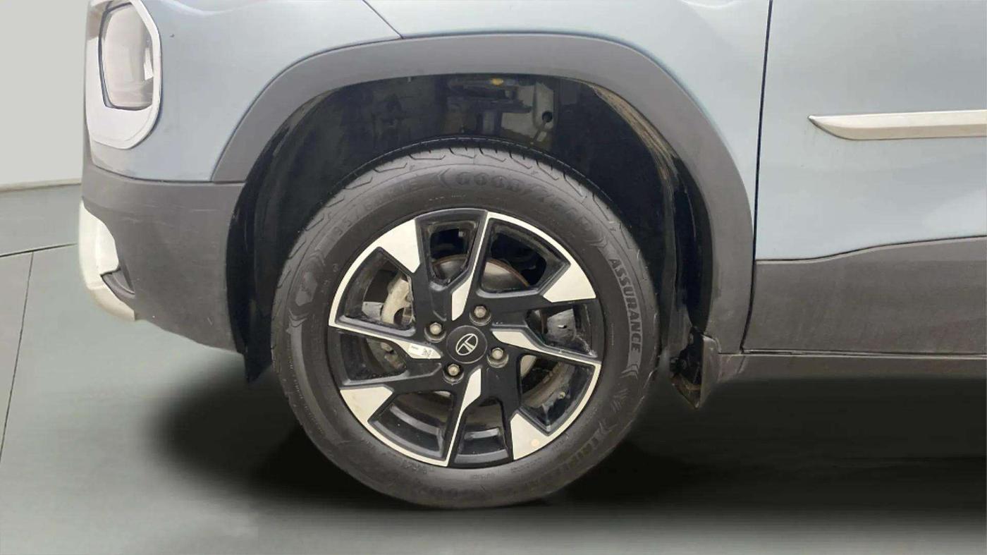 2024 Tata PUNCH ACCOMPLISHED DAZZLE SUNROOF CNG MT, CNG, Manual, 8,685 km, Left Front Wheel