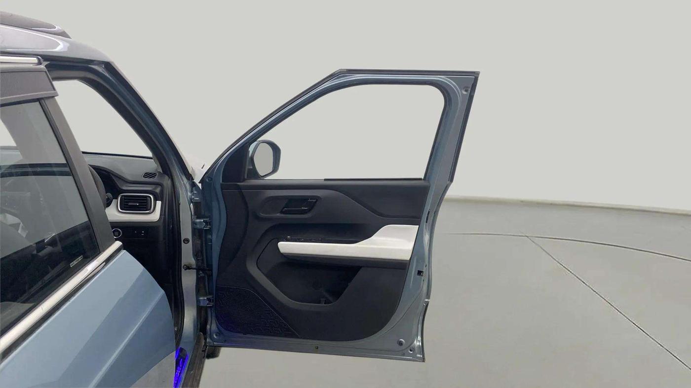 2024 Tata PUNCH ACCOMPLISHED DAZZLE SUNROOF CNG MT, CNG, Manual, 8,685 km, RHS Front Door