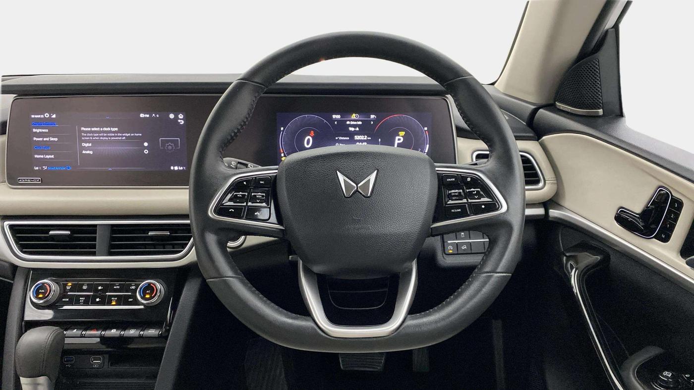 2022 Mahindra XUV700 AX 7 LUXURY D AT 7 STR, Diesel, Automatic, 25,202 km, Steering Wheel Close Up