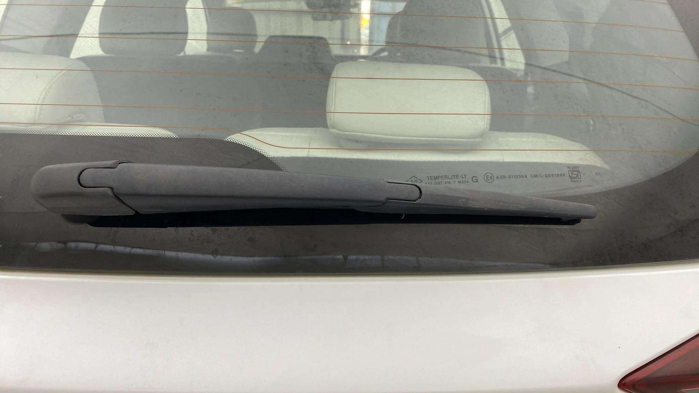 2022 Mahindra XUV700 AX 7 LUXURY D AT 7 STR, Diesel, Automatic, 25,202 km, Rear Wiper