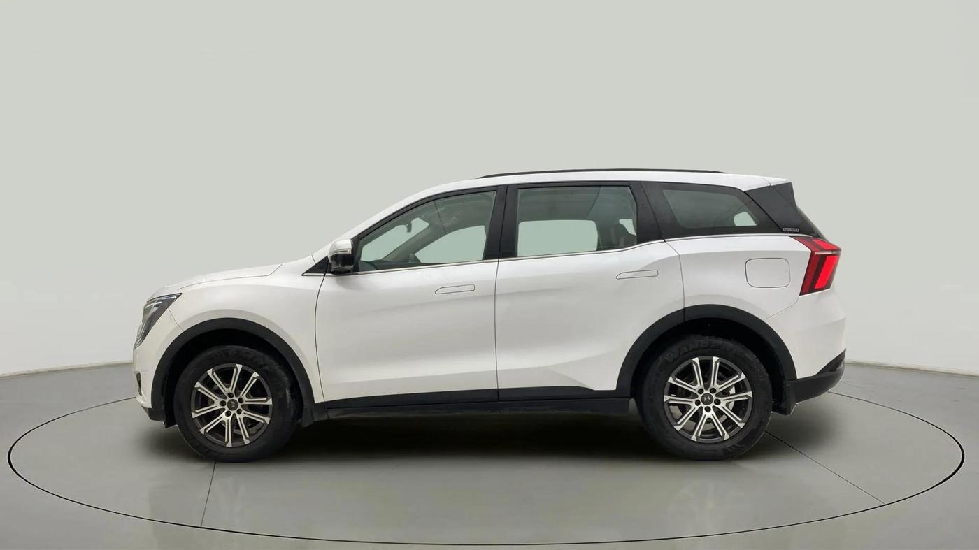 2022 Mahindra XUV700 AX 7 LUXURY D AT 7 STR, Diesel, Automatic, 25,202 km, Left Side
