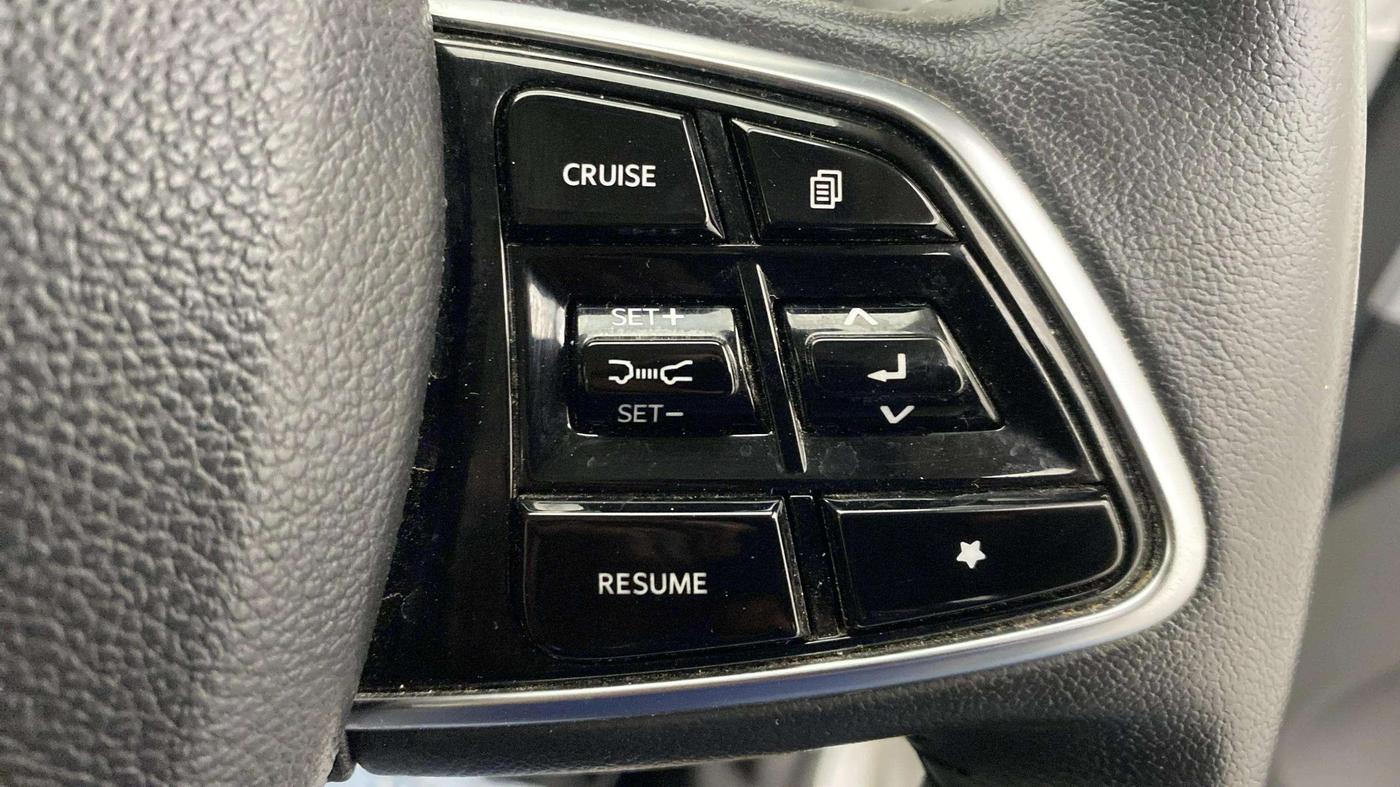 2022 Mahindra XUV700 AX 7 LUXURY D AT 7 STR, Diesel, Automatic, 25,202 km, Adaptive Cruise Control