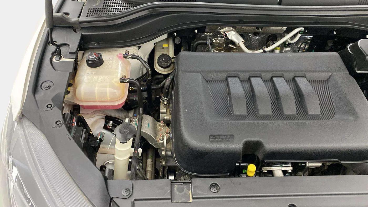 2022 Mahindra XUV700 AX 7 LUXURY D AT 7 STR, Diesel, Automatic, 25,202 km, Engine View - Right