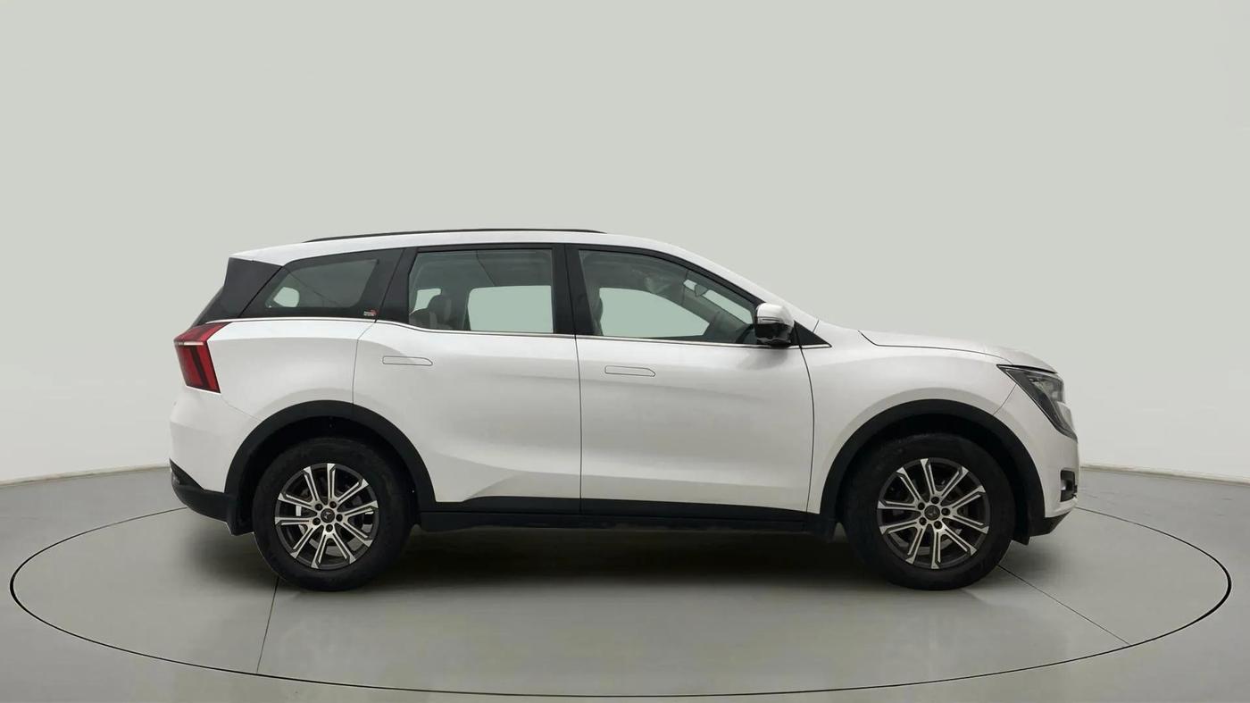 2022 Mahindra XUV700 AX 7 LUXURY D AT 7 STR, Diesel, Automatic, 25,202 km, Right Side View