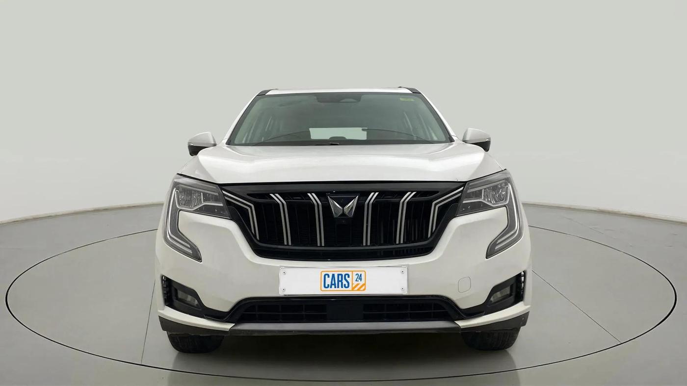 2022 Mahindra XUV700 AX 7 LUXURY D AT 7 STR, Diesel, Automatic, 25,202 km, Front