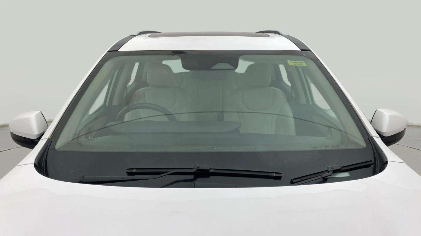 2022 Mahindra XUV700 AX 7 LUXURY D AT 7 STR, Diesel, Automatic, 25,202 km, Front Windshield