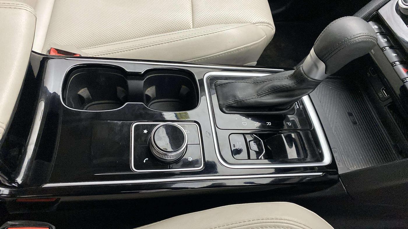 2022 Mahindra XUV700 AX 7 LUXURY D AT 7 STR, Diesel, Automatic, 25,202 km, Gear Lever