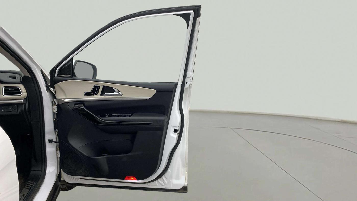 2022 Mahindra XUV700 AX 7 LUXURY D AT 7 STR, Diesel, Automatic, 25,202 km, RHS Front Door