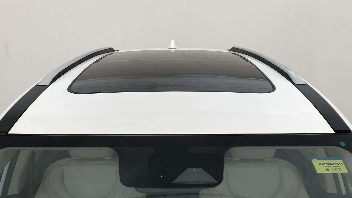 2022 Mahindra XUV700 AX 7 LUXURY D AT 7 STR, Diesel, Automatic, 25,202 km, Moonroof/ Sunroof
