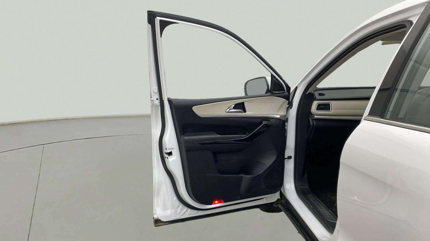2022 Mahindra XUV700 AX 7 LUXURY D AT 7 STR, Diesel, Automatic, 25,202 km, LHS Front Door