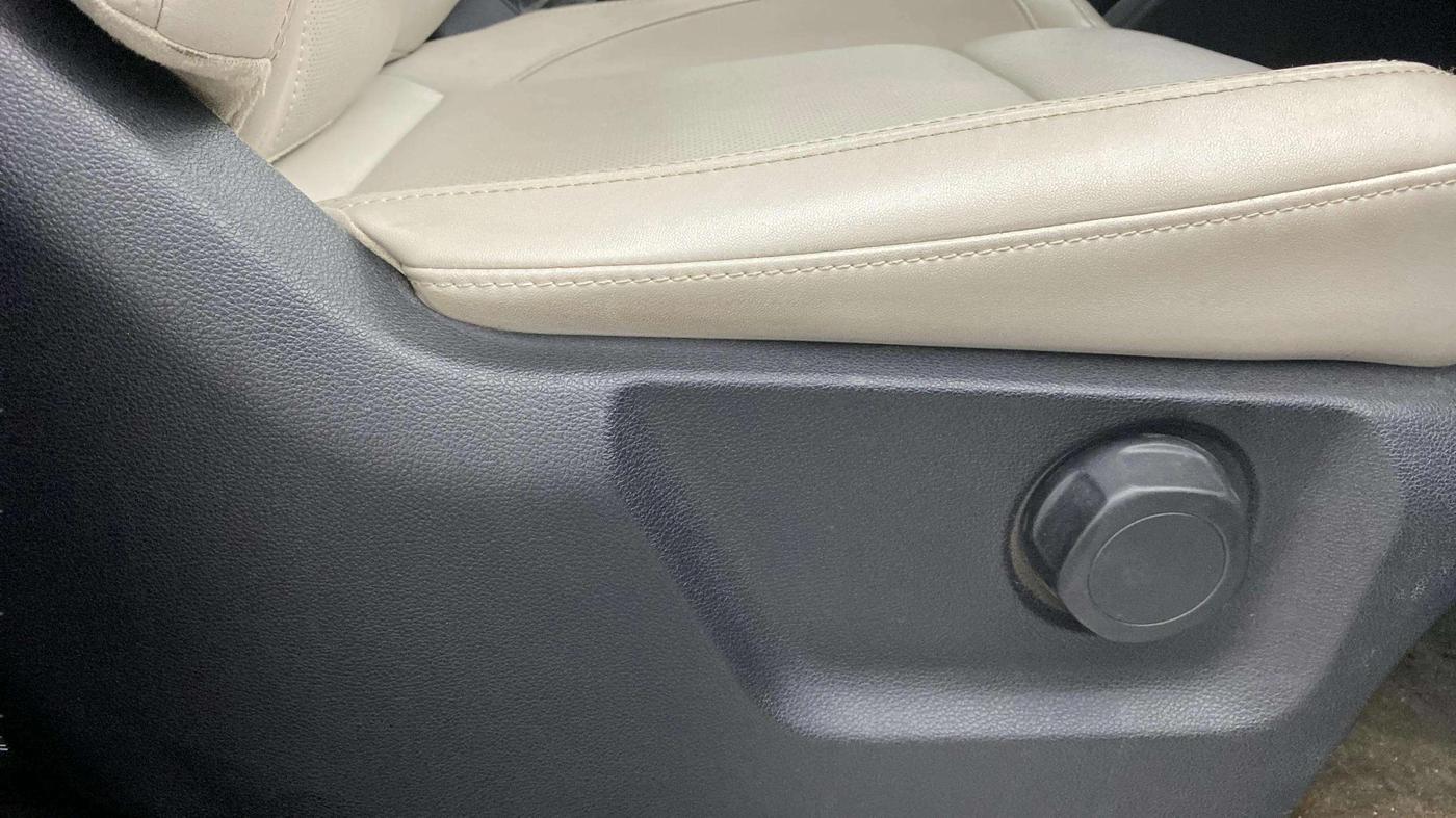 2022 Mahindra XUV700 AX 7 LUXURY D AT 7 STR, Diesel, Automatic, 25,202 km, Driver Side Adjustment Panel
