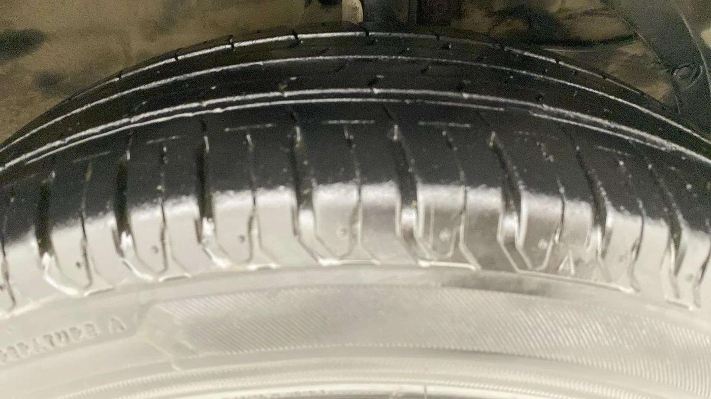 2021 Maruti Ertiga VXI CNG, CNG, Manual, 46,121 km, Right Front Tyre Tread