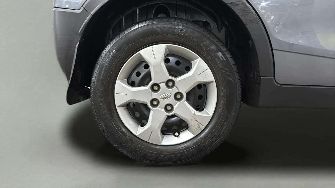 2022 Mahindra XUV300 W6 1.2 PETROL, Petrol, Manual, 47,484 km, Right Rear Wheel