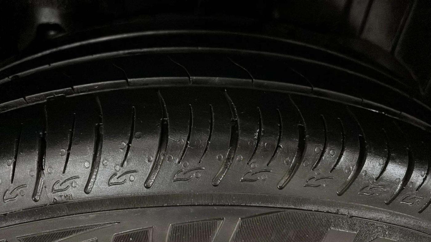 2022 Mahindra XUV300 W6 1.2 PETROL, Petrol, Manual, 47,484 km, Left Rear Tyre Tread