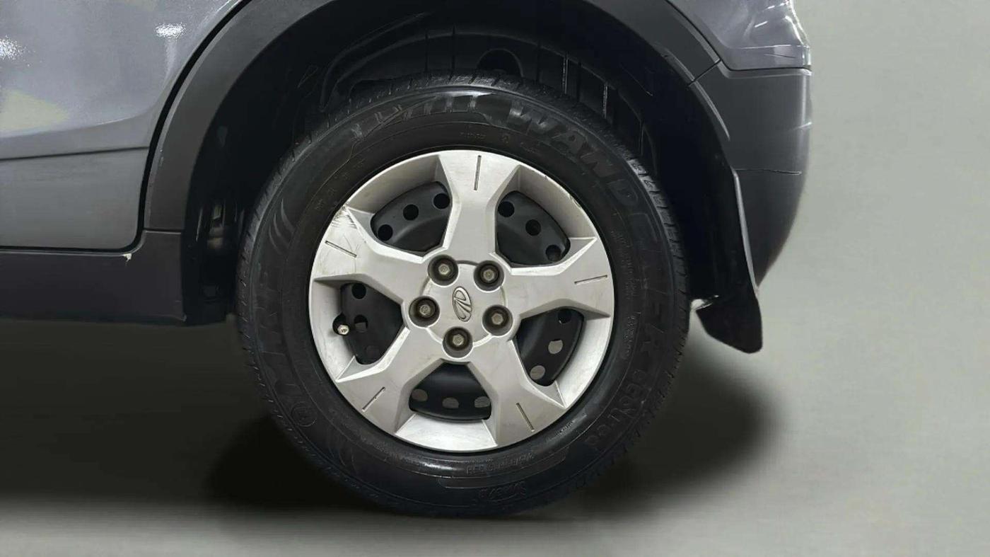 2022 Mahindra XUV300 W6 1.2 PETROL, Petrol, Manual, 47,484 km, Left Rear Wheel