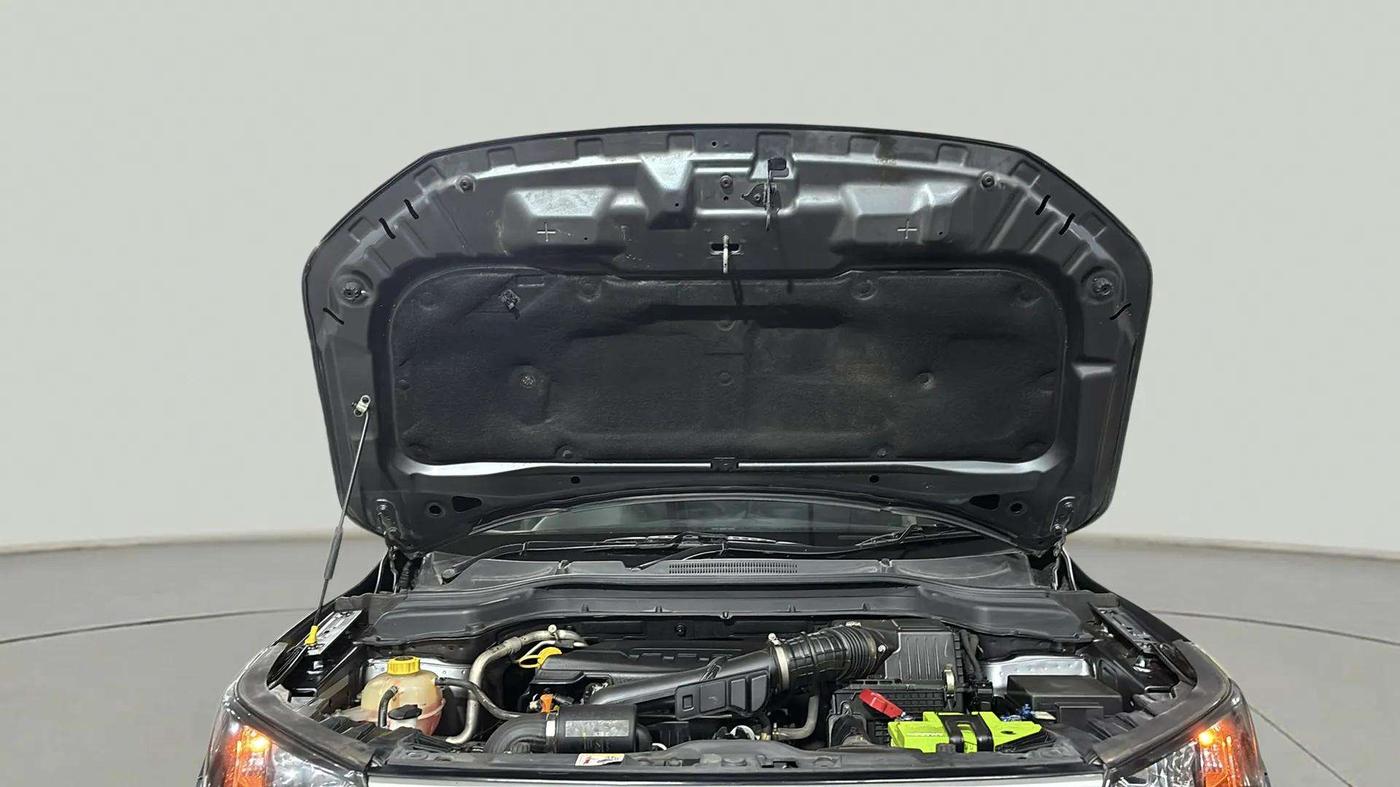 2022 Mahindra XUV300 W6 1.2 PETROL, Petrol, Manual, 47,484 km, Open Bonet