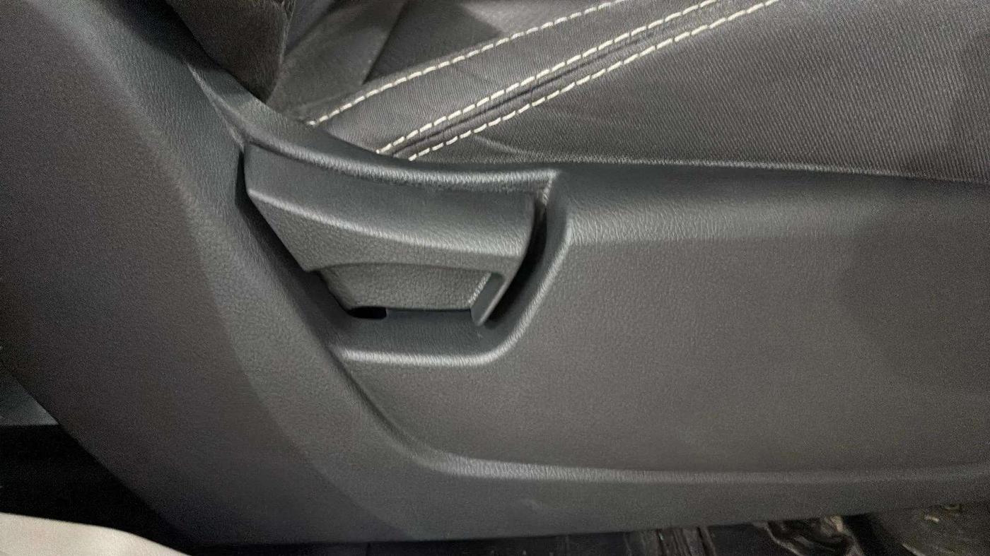 2022 Mahindra XUV300 W6 1.2 PETROL, Petrol, Manual, 47,484 km, Driver Side Adjustment Panel