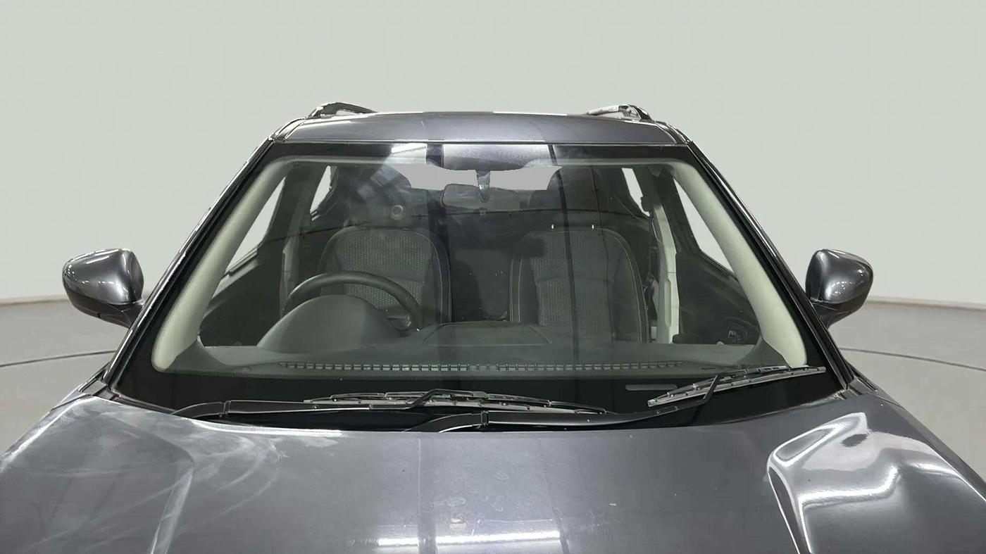 2022 Mahindra XUV300 W6 1.2 PETROL, Petrol, Manual, 47,484 km, Front Windshield
