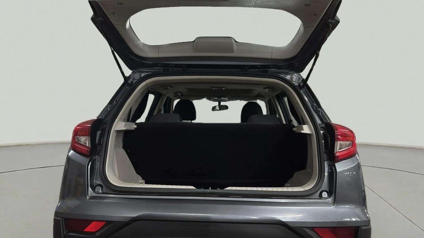 2022 Mahindra XUV300 W6 1.2 PETROL, Petrol, Manual, 47,484 km, Boot Inside