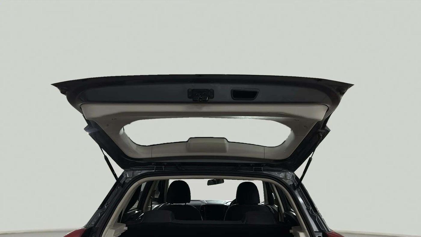 2022 Mahindra XUV300 W6 1.2 PETROL, Petrol, Manual, 47,484 km, Boot Door Open