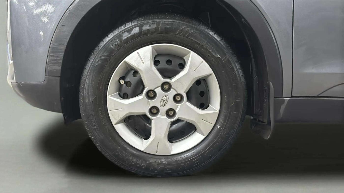 2022 Mahindra XUV300 W6 1.2 PETROL, Petrol, Manual, 47,484 km, Left Front Wheel