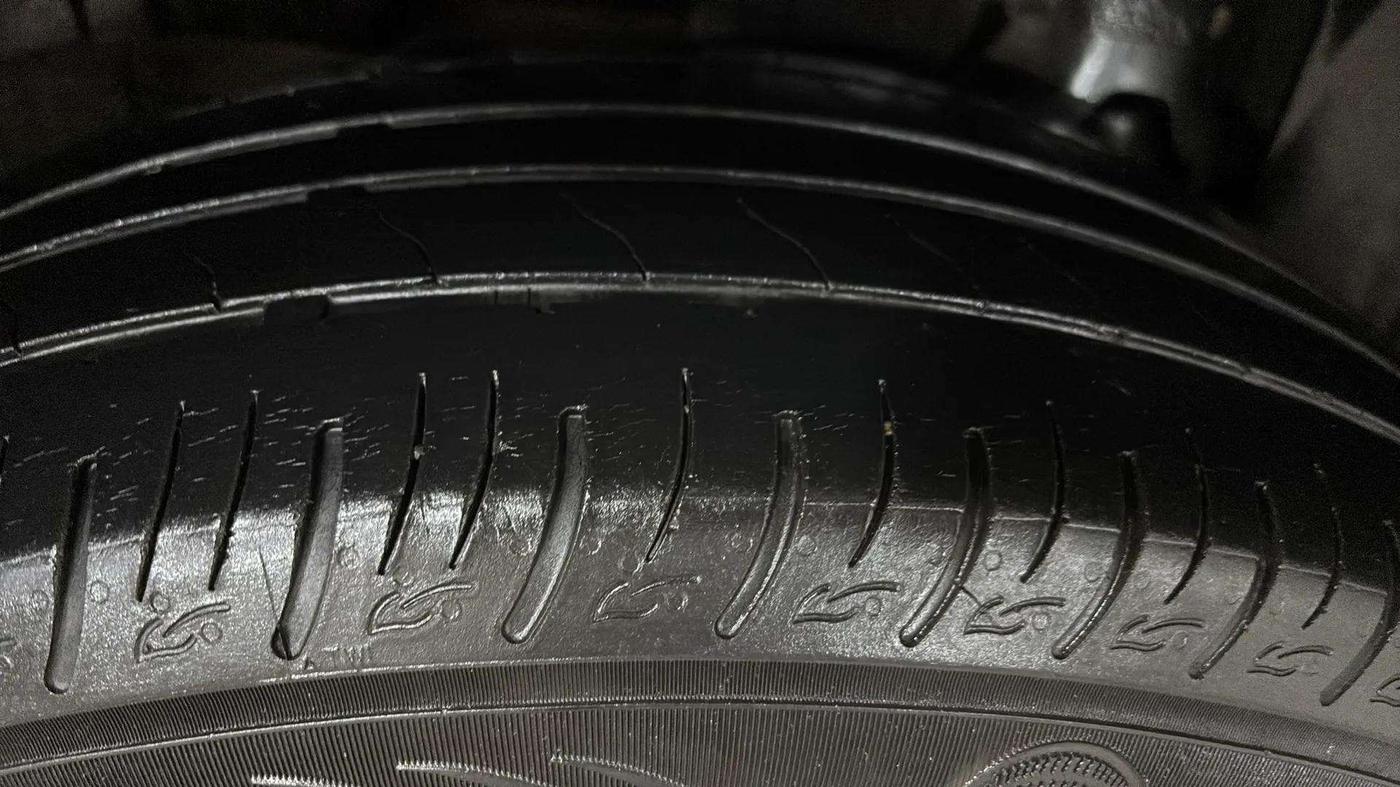 2022 Mahindra XUV300 W6 1.2 PETROL, Petrol, Manual, 47,484 km, Right Rear Tyre Tread