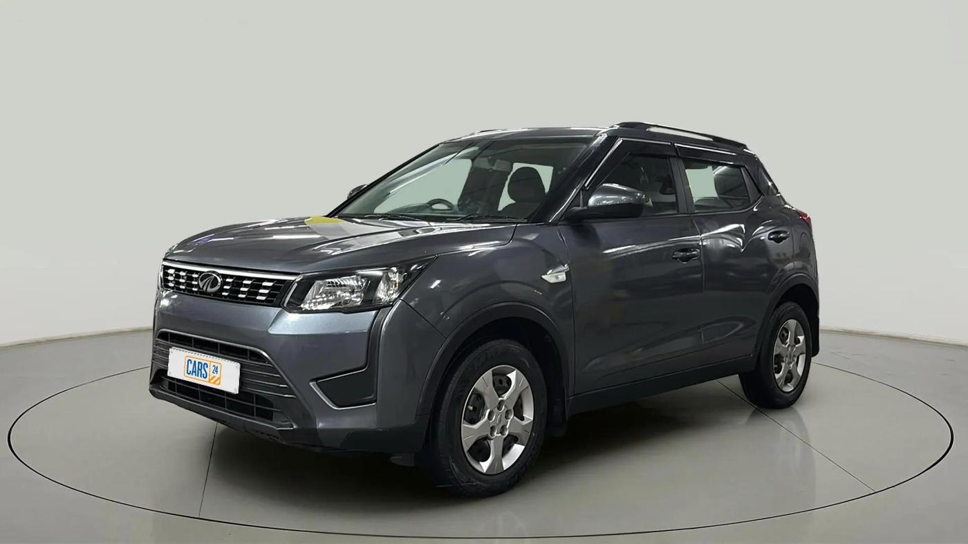 2022 Mahindra XUV300 W6 1.2 PETROL, Petrol, Manual, 47,484 km, Left Front Diagonal