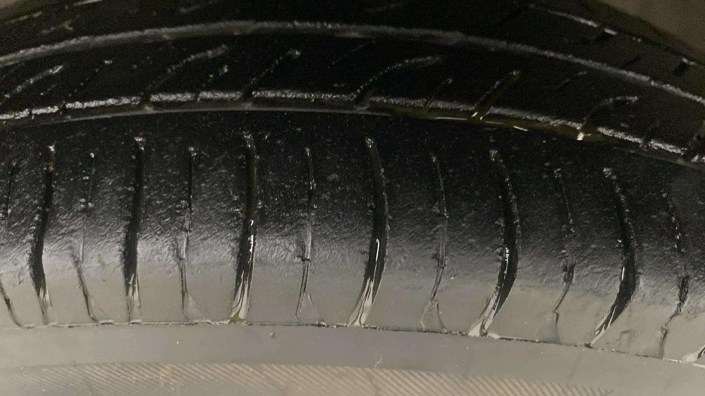 2017 Maruti Wagon R 1.0 LXI CNG, CNG, Manual, 60,071 km, Left Front Tyre Tread