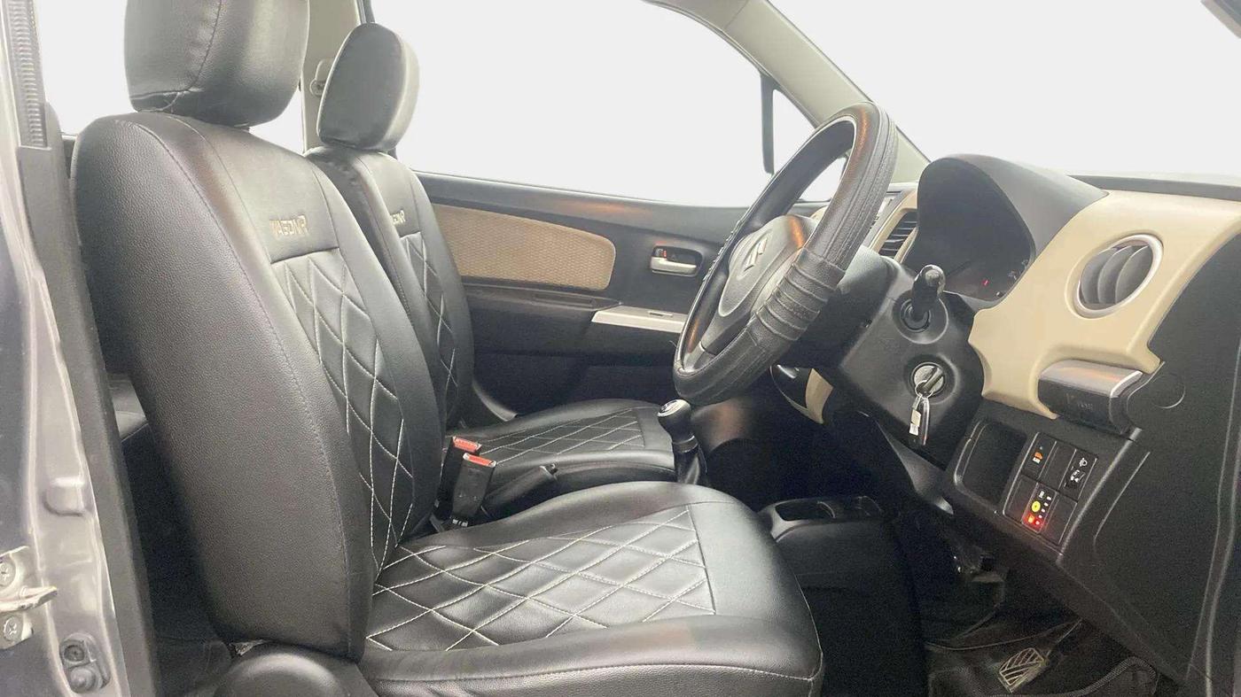 2017 Maruti Wagon R 1.0 LXI CNG, CNG, Manual, 60,071 km, Right Side Front Door Cabin