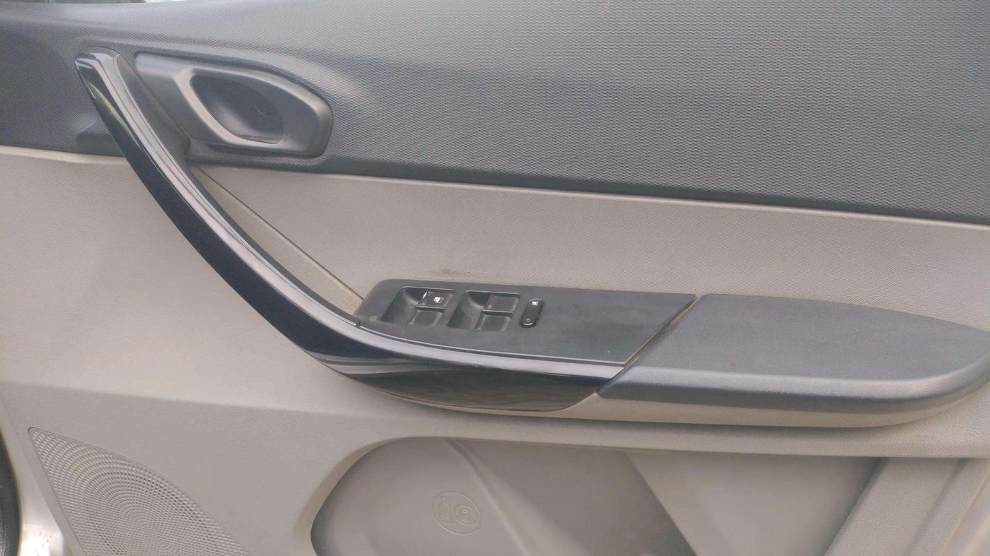 2018 Tata Tiago XT PETROL, Petrol, Manual, 58,275 km, Driver Side Door Panels Control