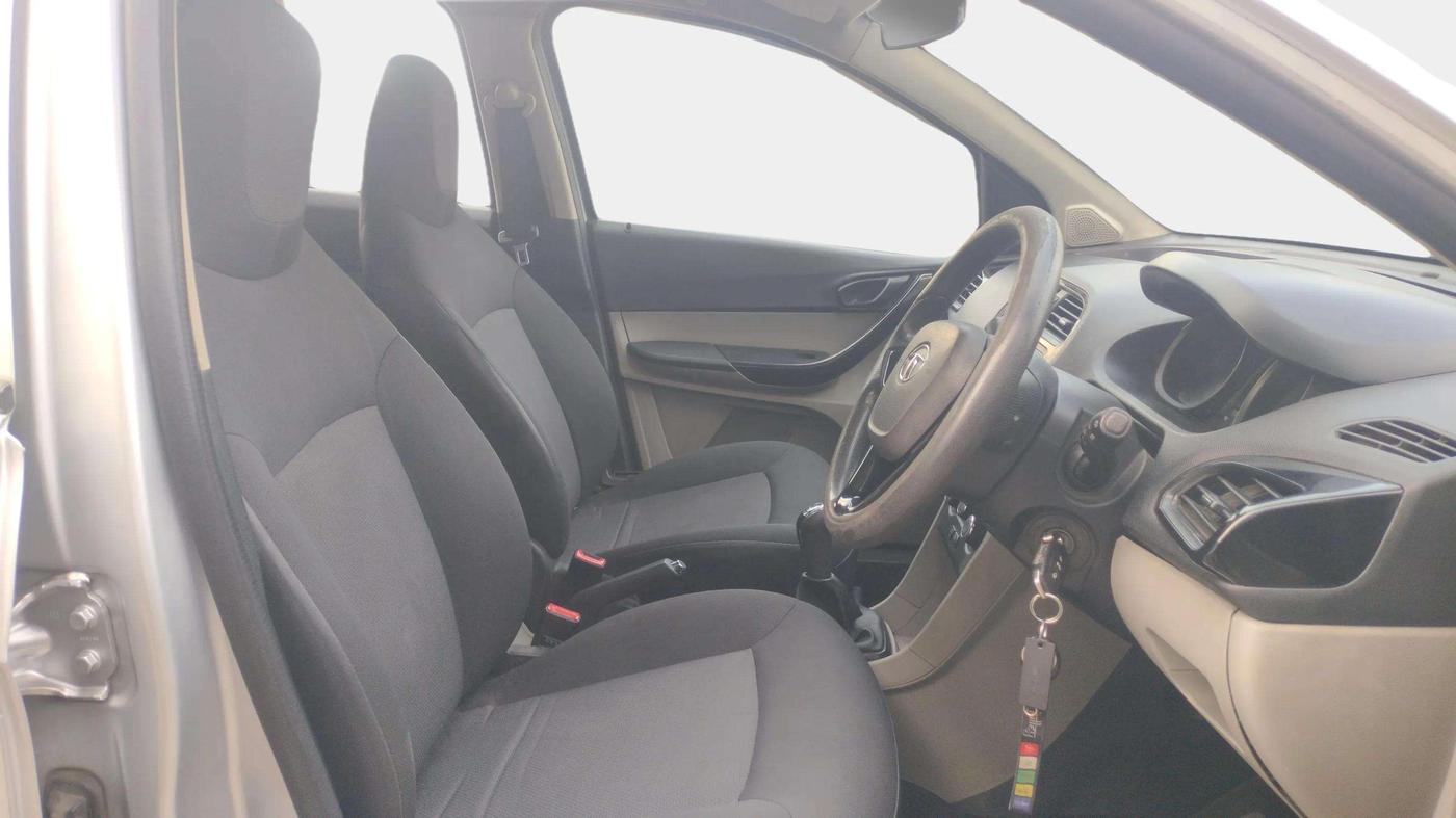 2018 Tata Tiago XT PETROL, Petrol, Manual, 58,275 km, Right Side Front Door Cabin