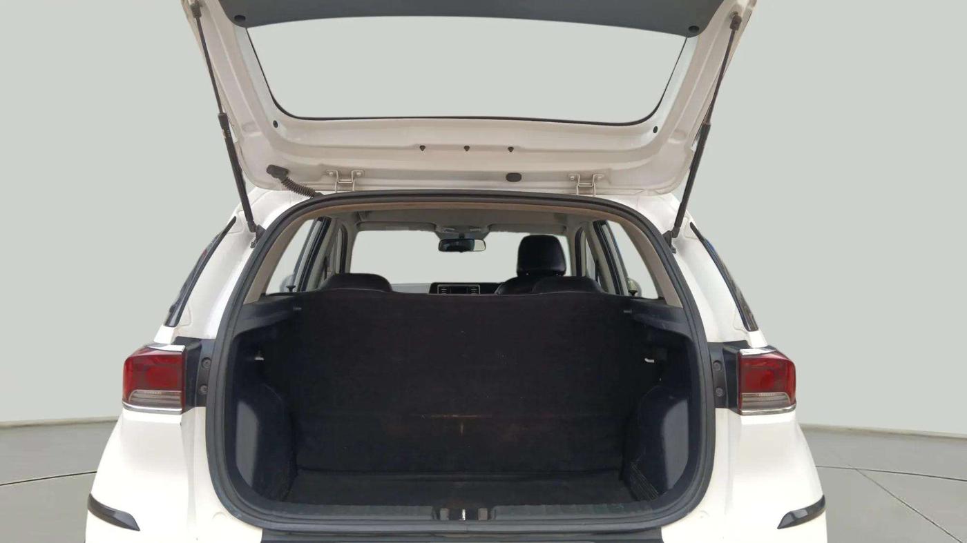 2022 KIA SONET HTK 1.2, Petrol, Manual, 26,331 km, Boot Inside