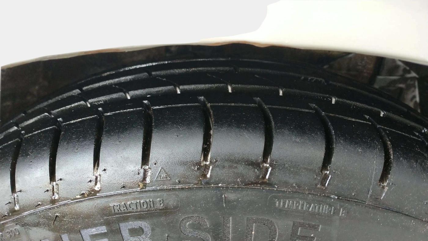 2017 Maruti Ertiga VDI SHVS, Diesel, Manual, 1,19,224 km, Right Front Tyre Tread