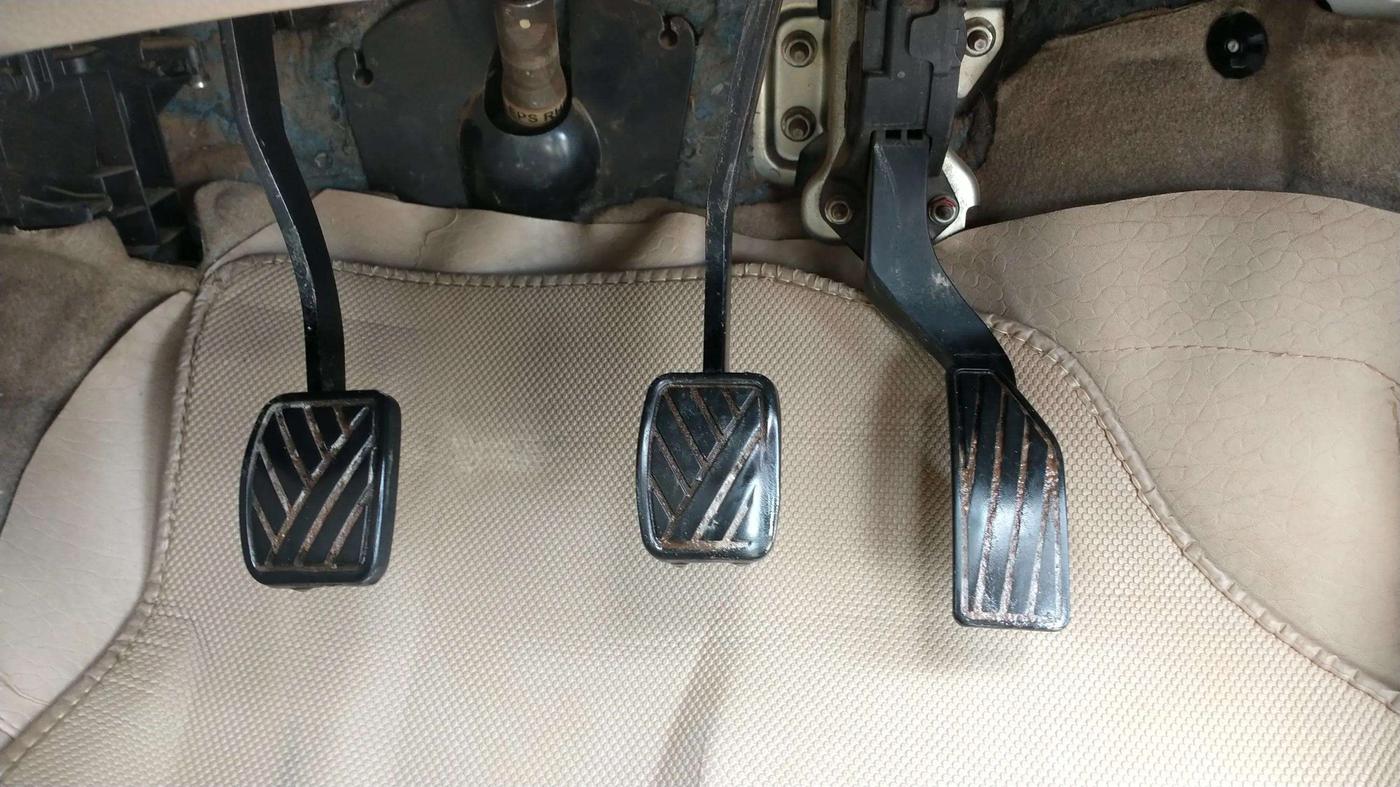 2017 Maruti Ertiga VDI SHVS, Diesel, Manual, 1,19,224 km, Pedals